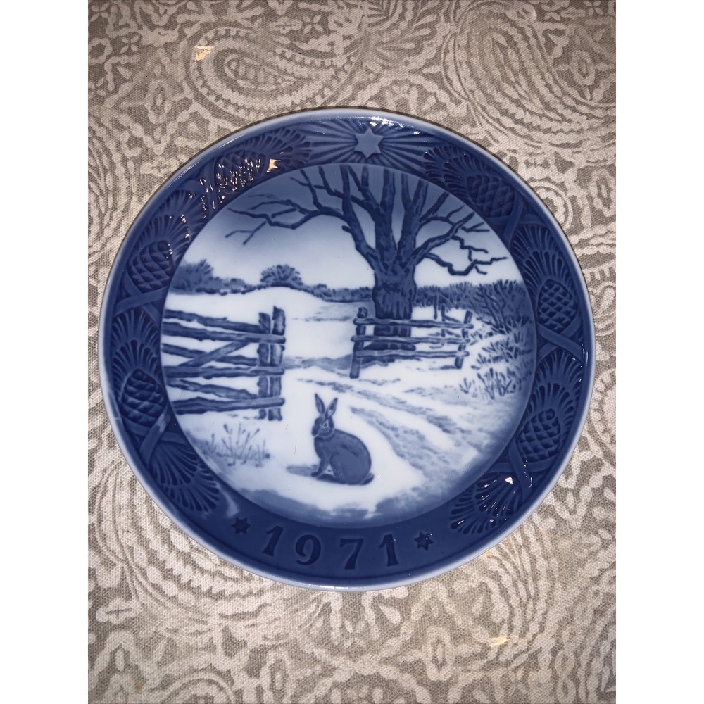 Vintage Royal Copenhagen Christmas Plate 1971 - Hare In Winter - Picture 1 of 4